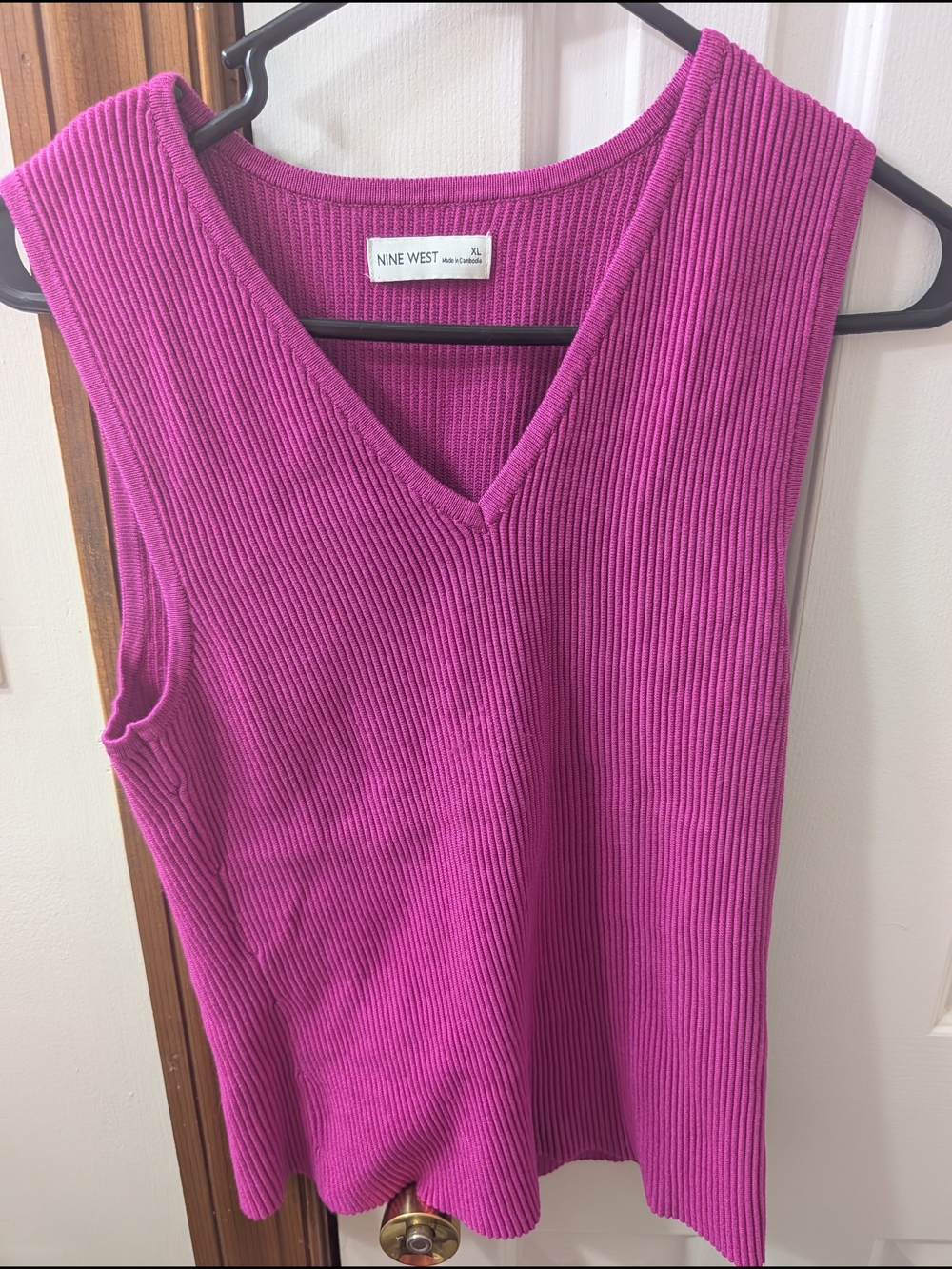 Nine West Magenta Ribbed V-Neck Sleeveless Top